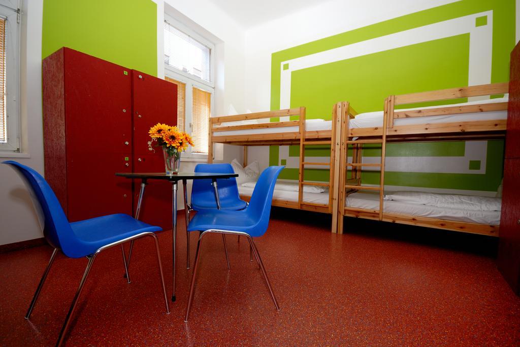 Einzelbett im Schlafsaal mit 5 Betten